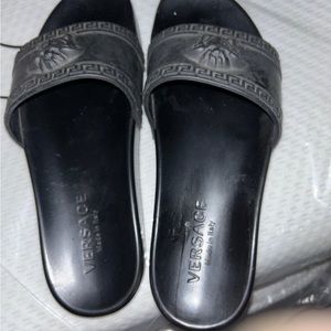 men versace slide size 10 won a few time no issue